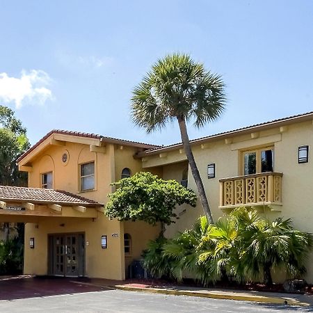 Red Roof Inn Tampa Bay - Sint-Petersburg Buitenkant foto